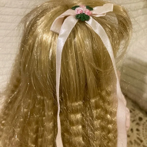 Vintage Praying Porcelain Girl Doll - Pink Gown, Kneeling, Rosary - Picture 10 of 13